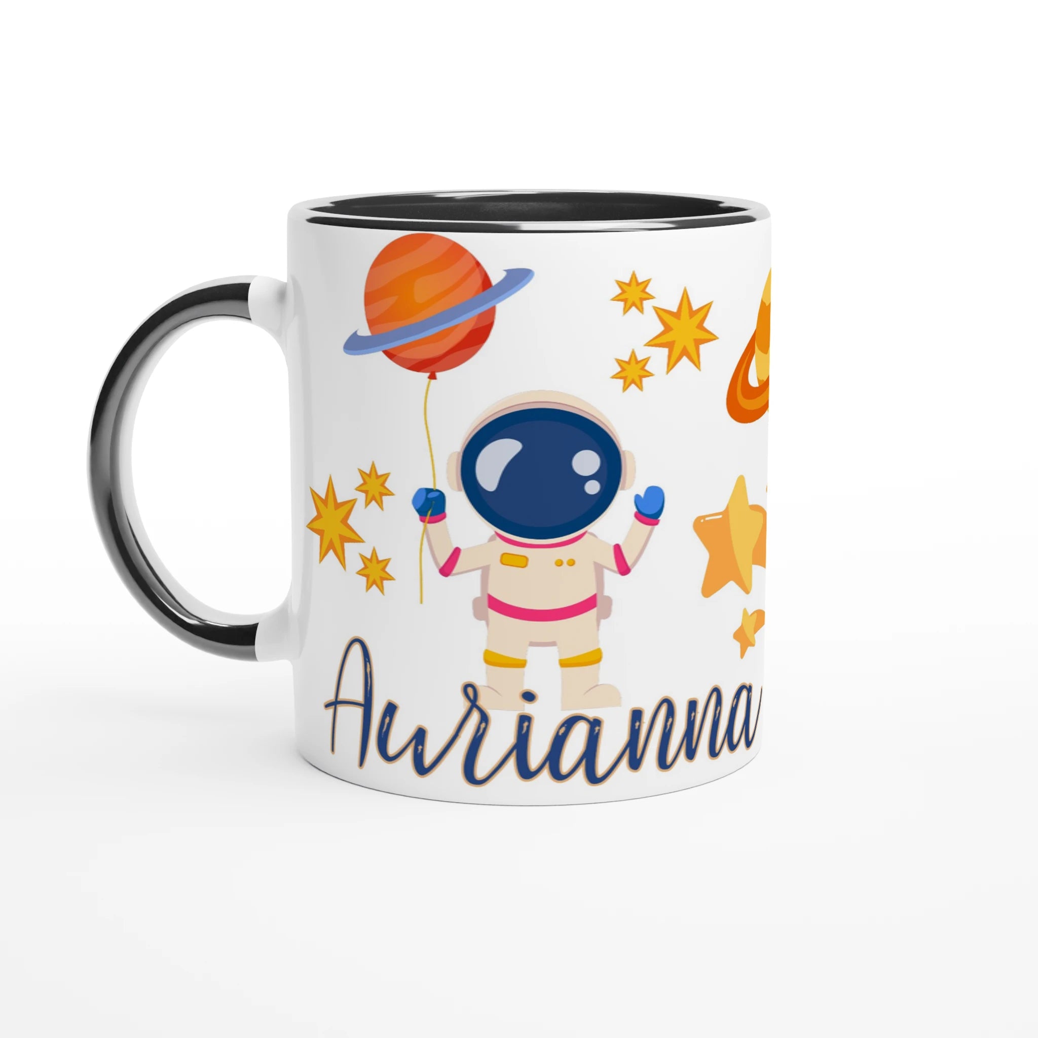 Mug personnalisé avec explorateur de l’espace et étoiles dorées, intérieur noir, pour une touche élégante et futuriste.