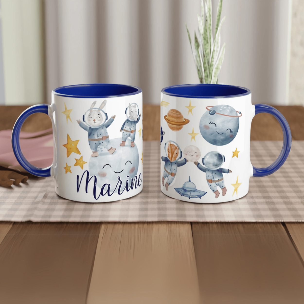 Mug personnalisé avec lapins explorateurs de l’espace, intérieur bleu, idéal pour un petit passionné d’astronomie.