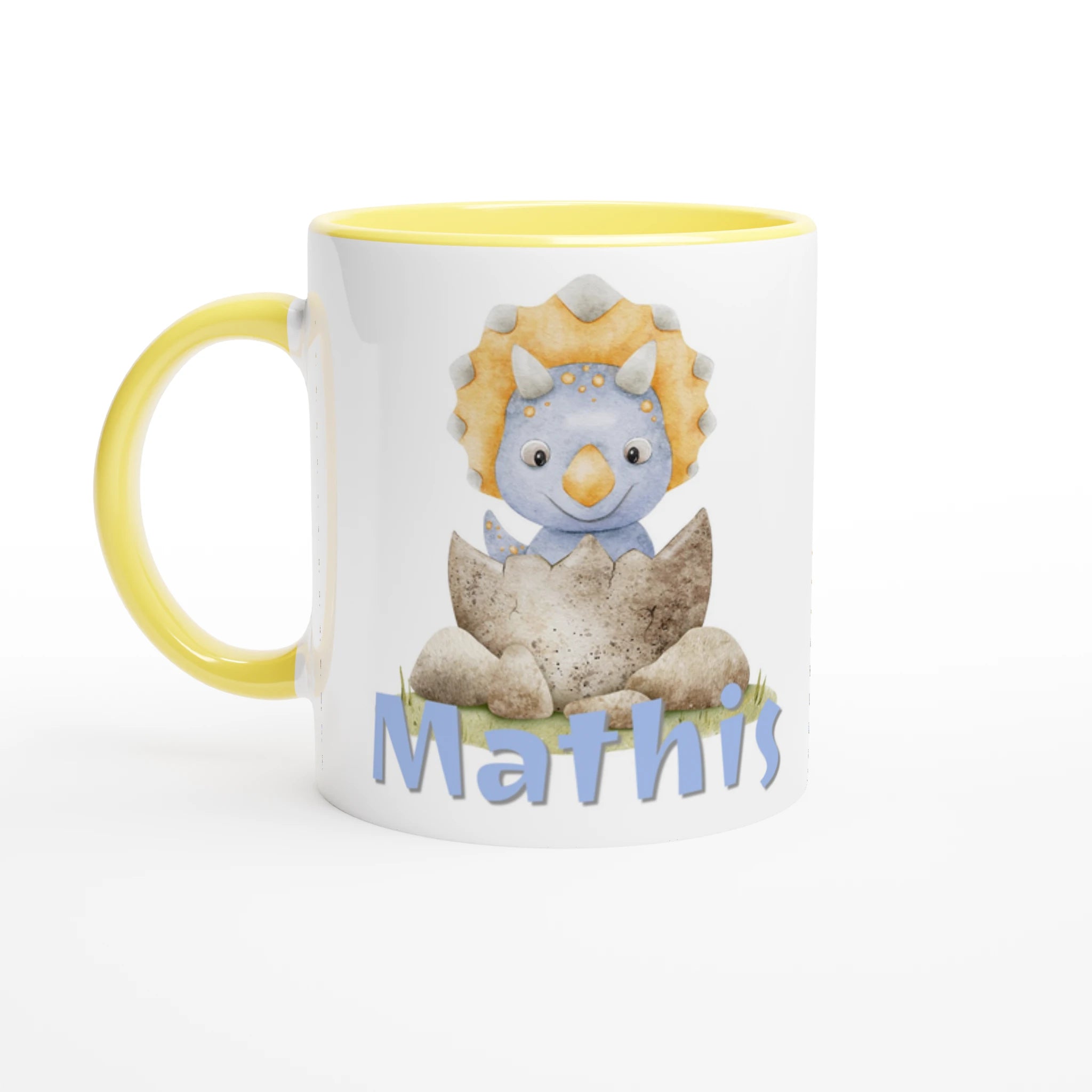 Mug personnalisé avec bébé dinosaure triceratops, intérieur jaune, idéal pour enfant.