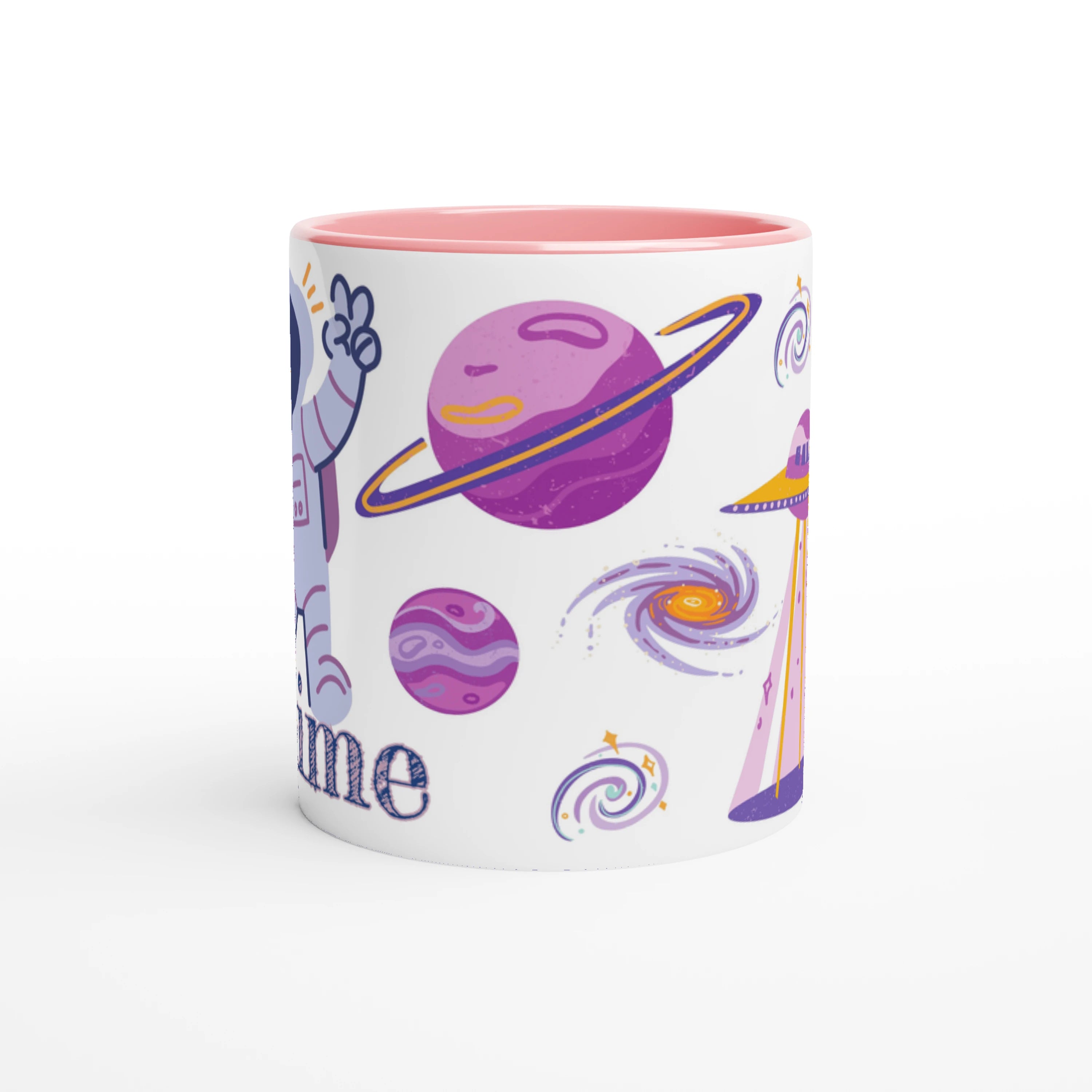 Tasse personnalisée avec astronaute en combinaison violette et planète, intérieur rose, idéale pour un cadeau féerique.