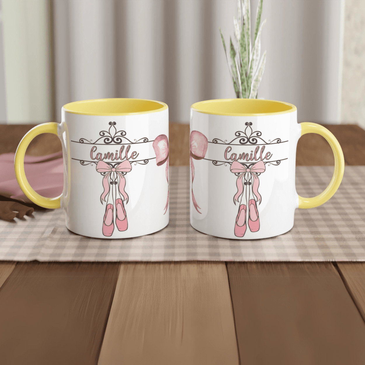 Mug personnalisable avec prénom et illustration ballerine, intérieur jaune, idéal pour les petites danseuses et comme cadeau original.