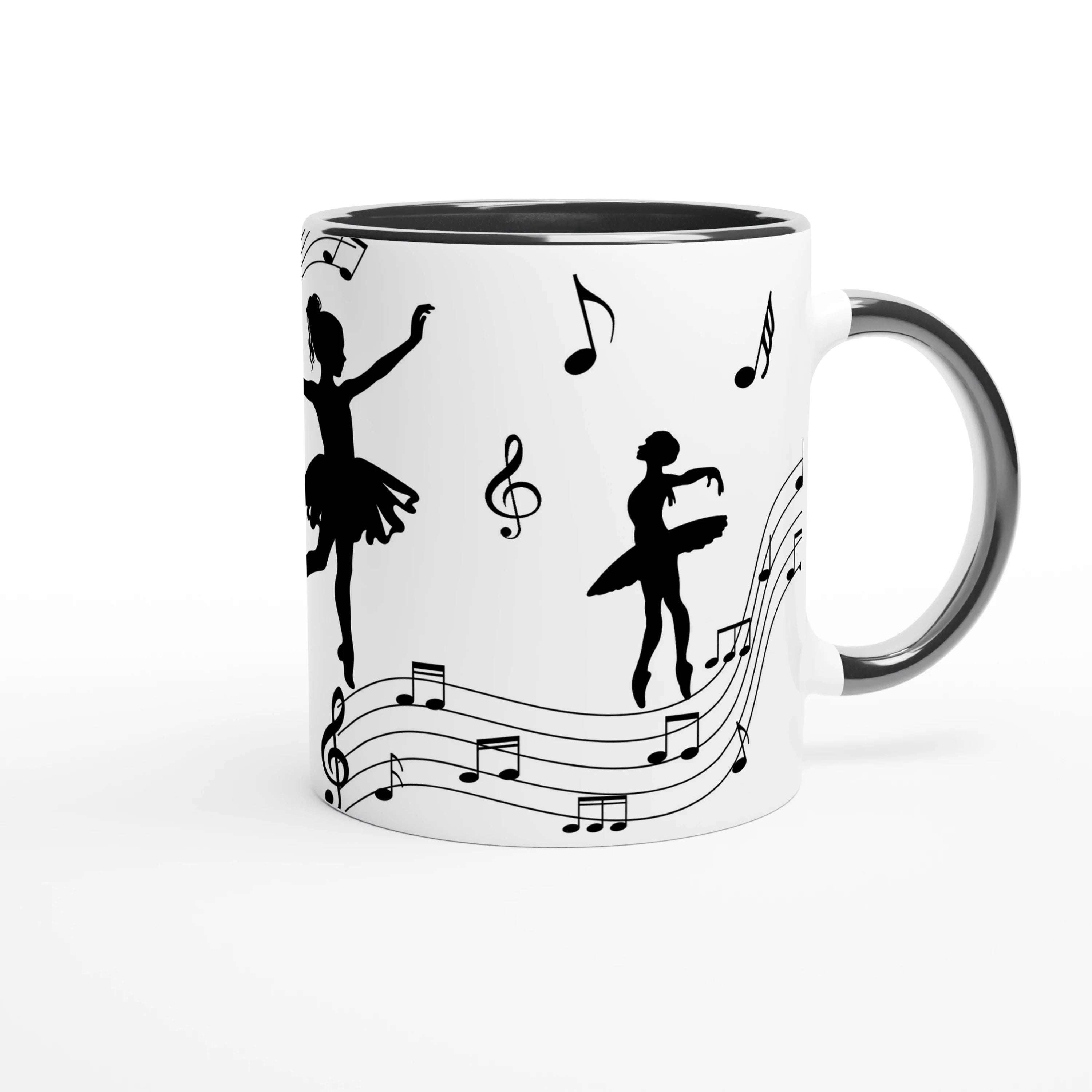 Mug personnalisable avec prénom et motifs de danseuse classique et musique, intérieur noir, parfait pour un cadeau chic et élégant.