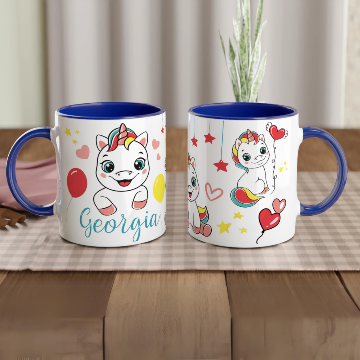 Mug personnalisé avec licorne et décor étoilé, intérieur bleu, idéal pour une petite rêveuse passionnée de magie.