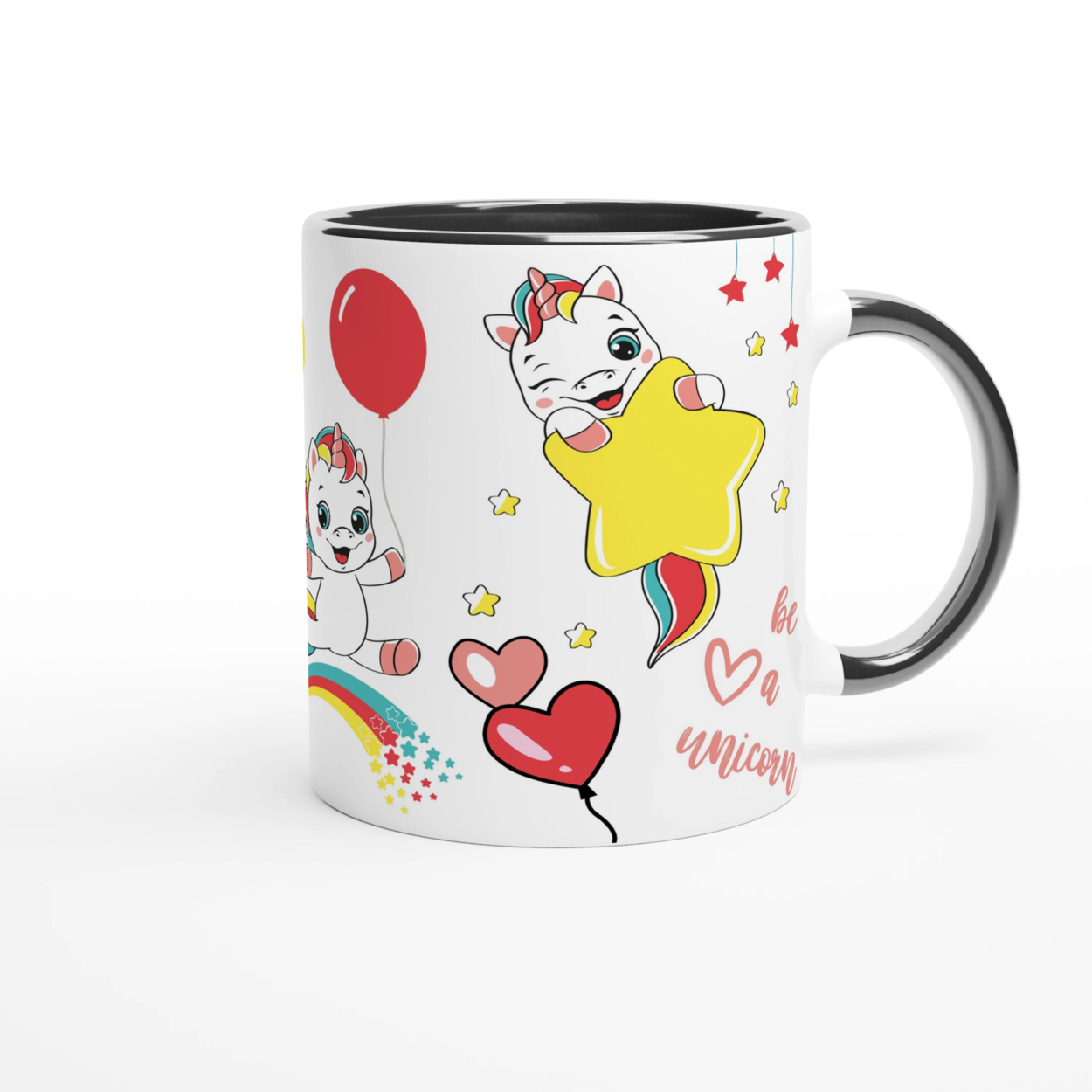 Mug personnalisé avec licorne et arc-en-ciel étoilé, intérieur noir, pour une touche élégante et féerique.