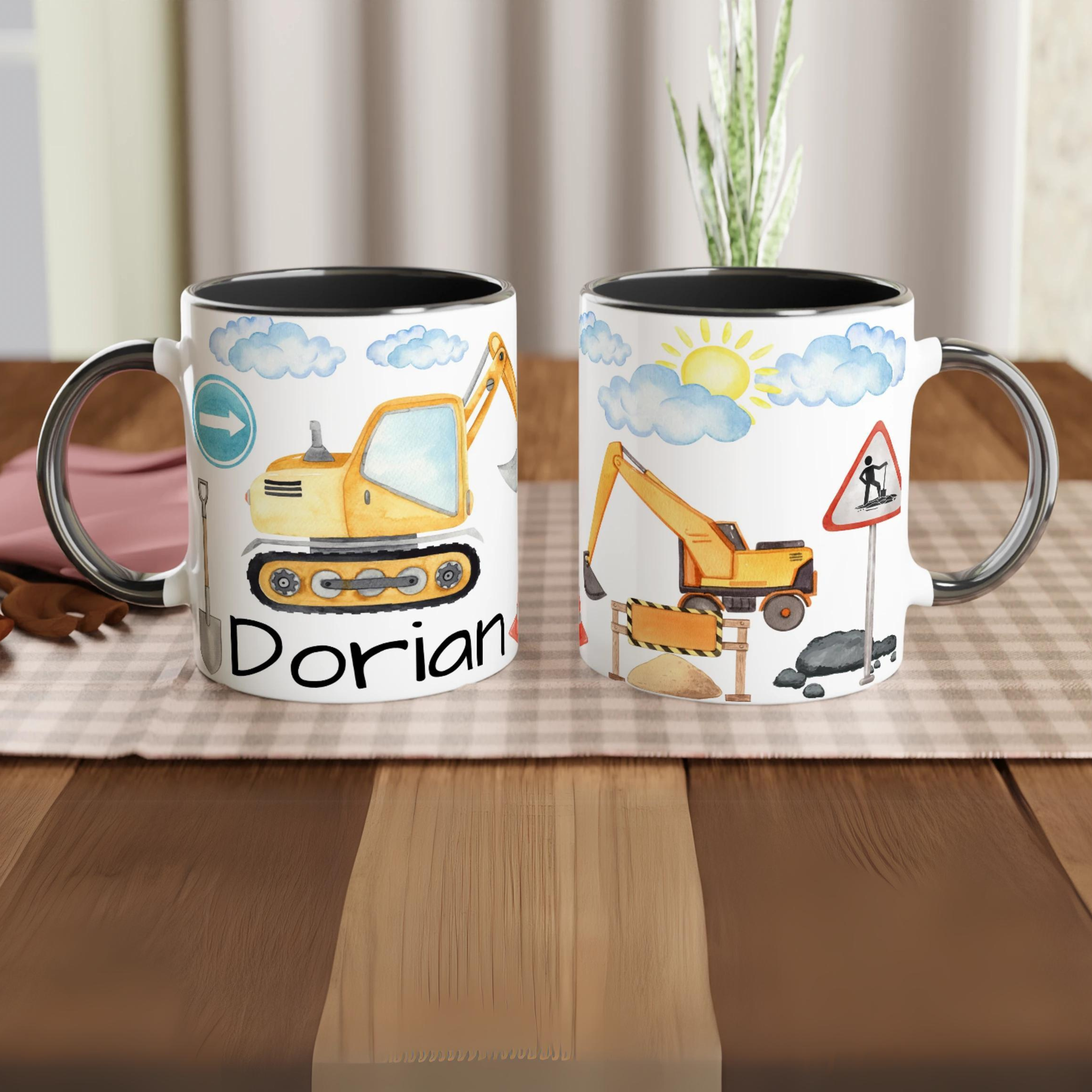 Mug personnalisé avec pelle mécanique et signalisations de chantier, intérieur noir, pour une touche contrastée et moderne.