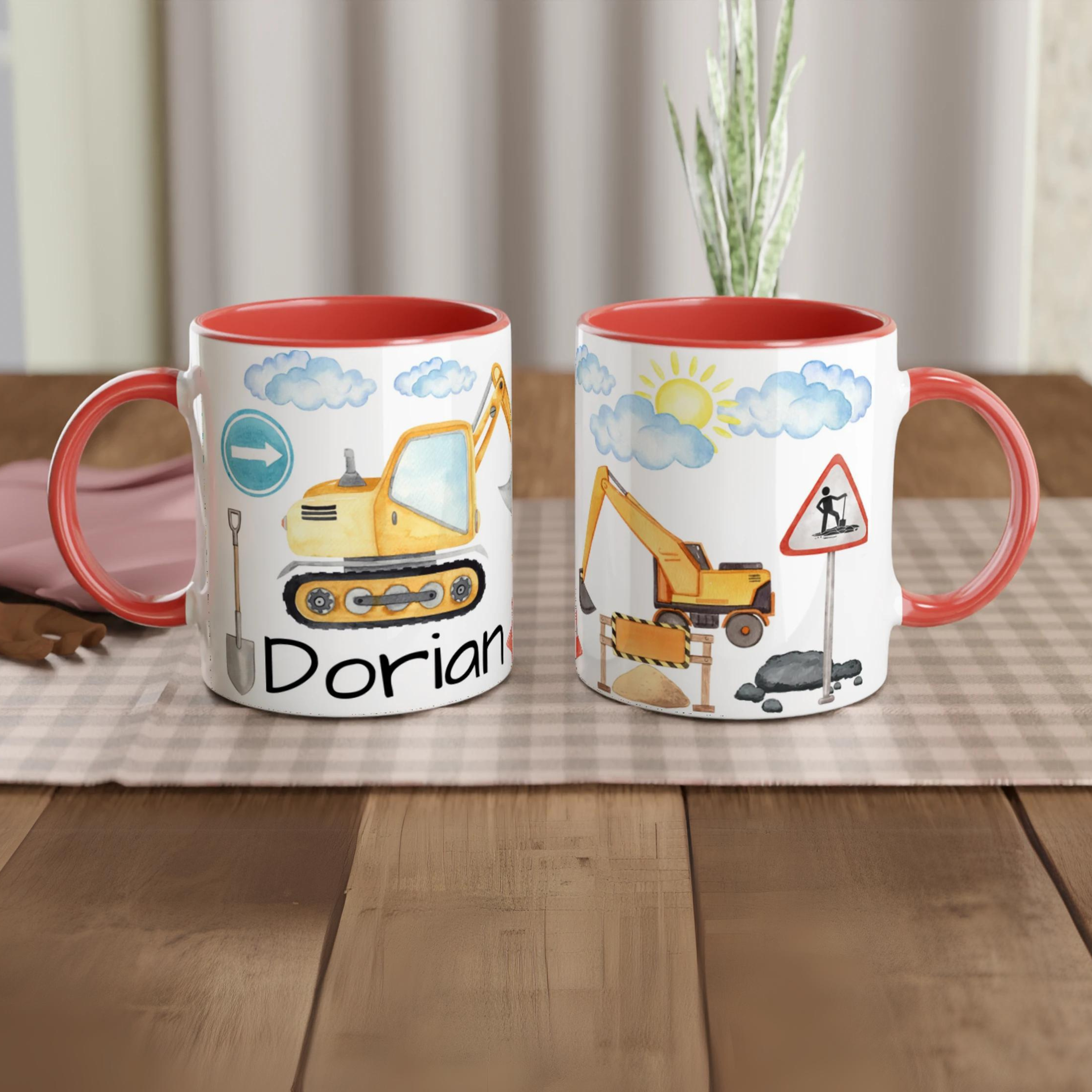 Mug personnalisé avec machines de construction et panneaux routiers, intérieur rouge, idéal pour un cadeau captivant et amusant.
