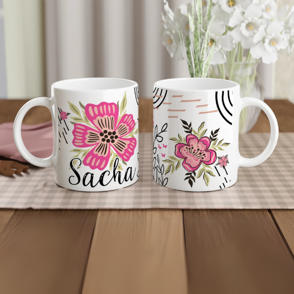 Mug personnalisé tout blanc avec fleurs bohèmes et motifs graphiques, idéal pour un cadeau élégant et moderne.