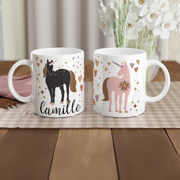 Mug personnalisé tout blanc avec licorne bohème et étoiles scintillantes, idéal pour un cadeau féerique et élégant.