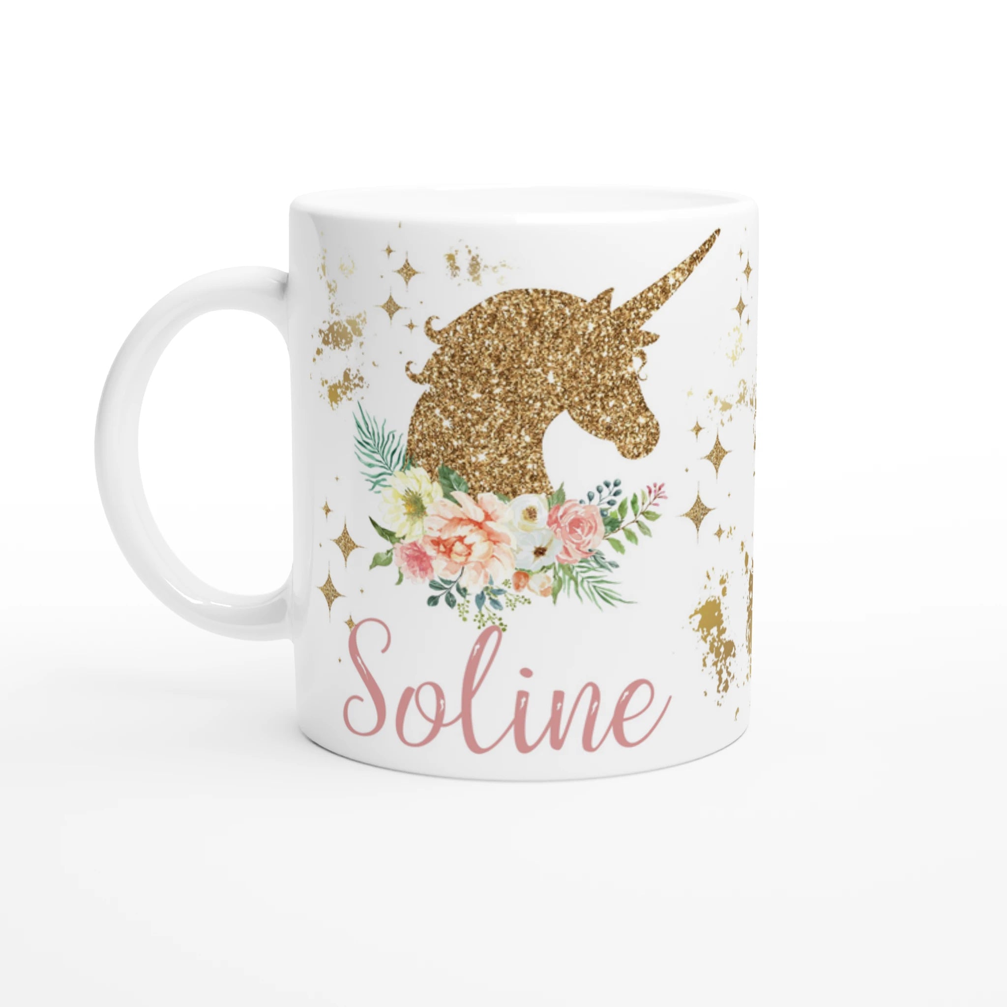 Mug personnalisé tout blanc avec licorne dorée et fleurs romantiques, idéal pour un cadeau magique et raffiné.