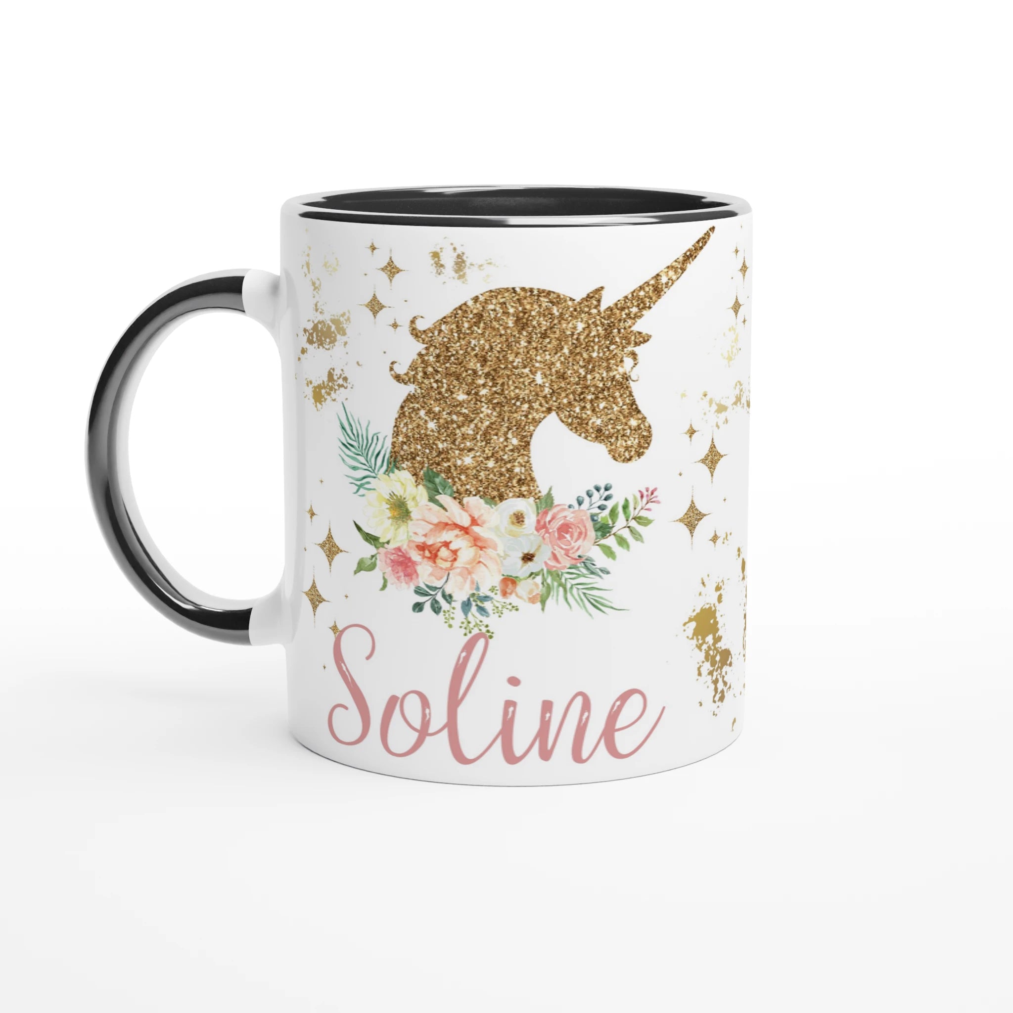 Mug personnalisé avec licorne dorée et touches florales, intérieur noir, pour une touche chic et mystérieuse.