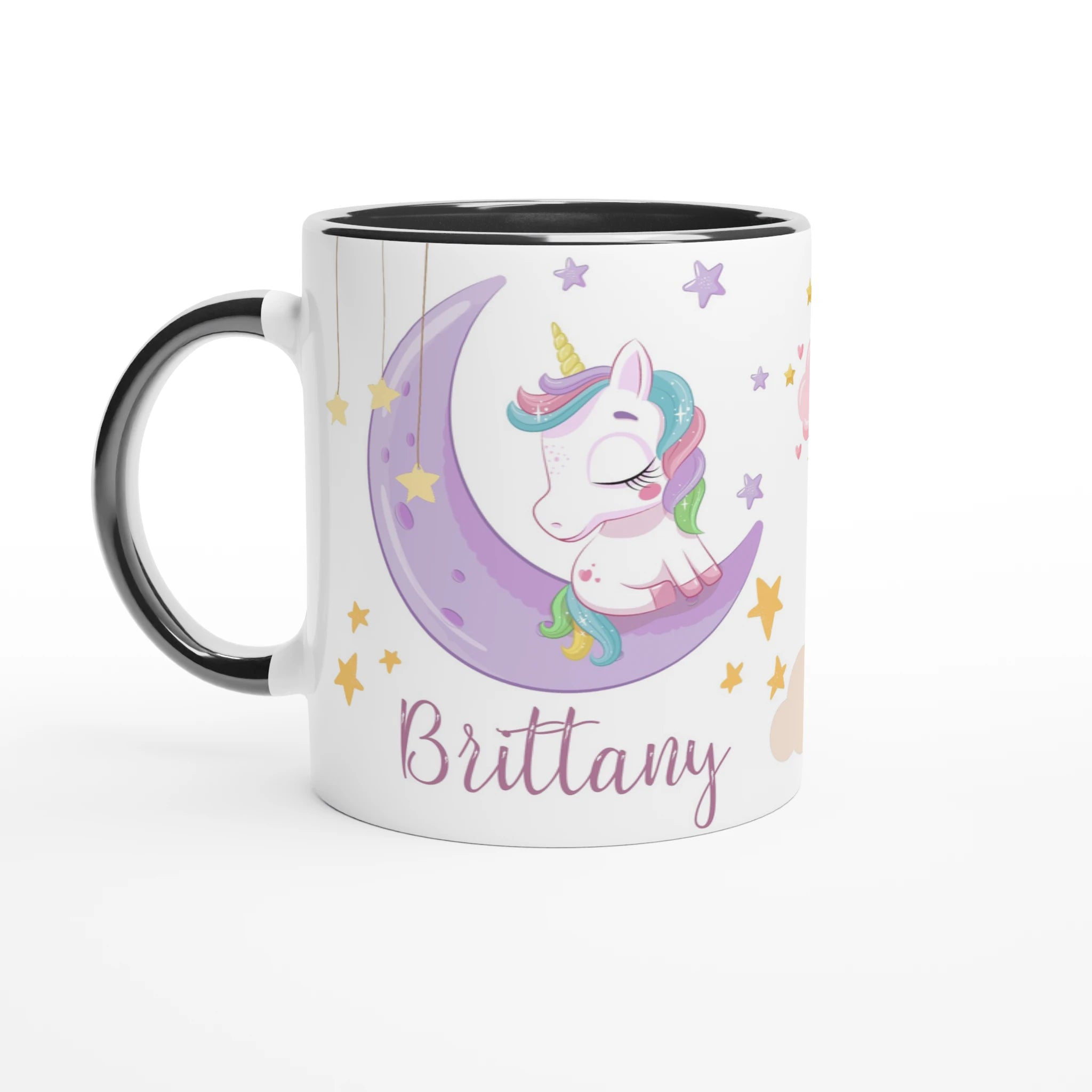 Tasse personnalisée avec licorne et arc-en-ciel pastel, intérieur noir, idéale pour un cadeau tendre et enchanteur.