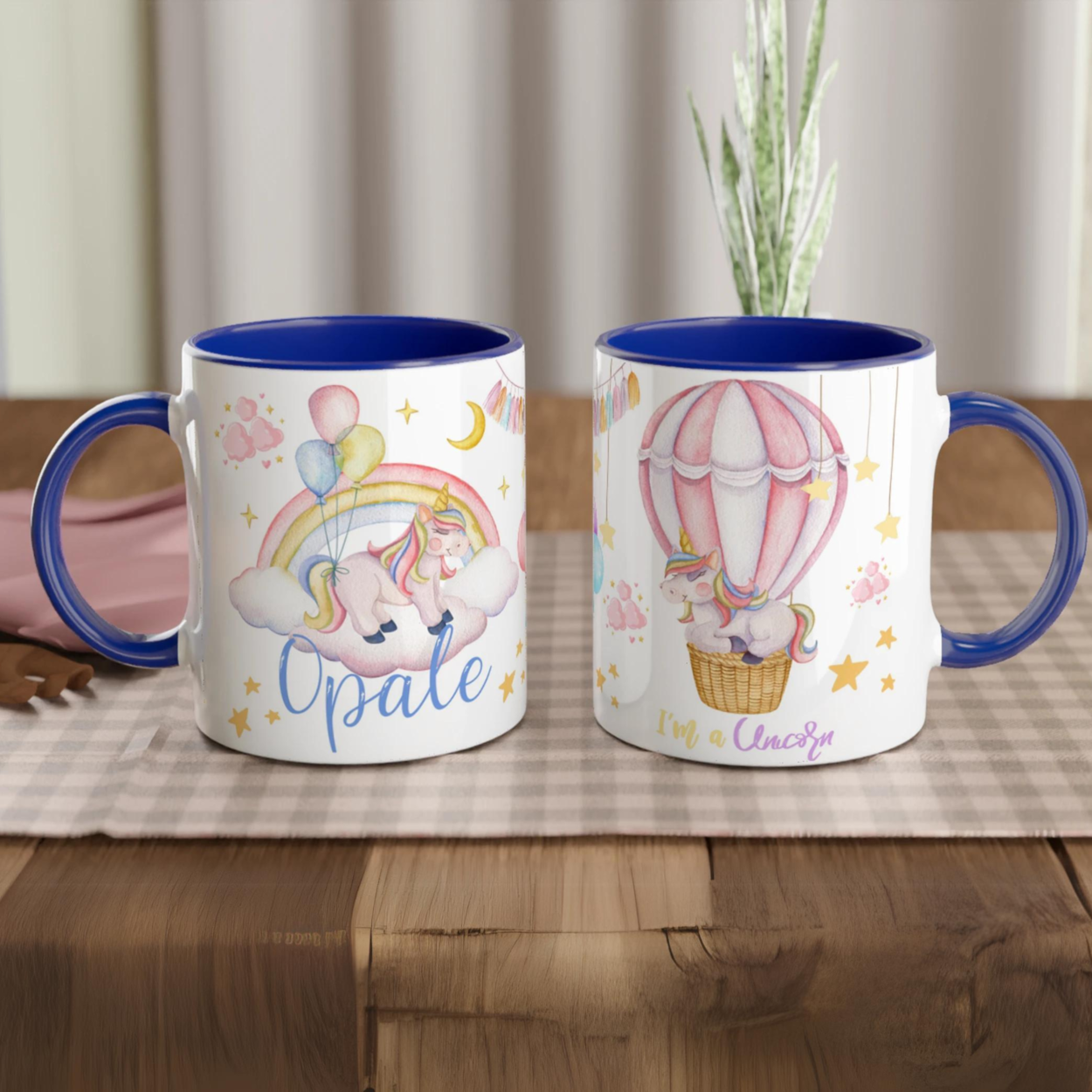 Mug personnalisé avec licorne et ballons flottants, intérieur bleu, parfait pour un cadeau magique et aérien.