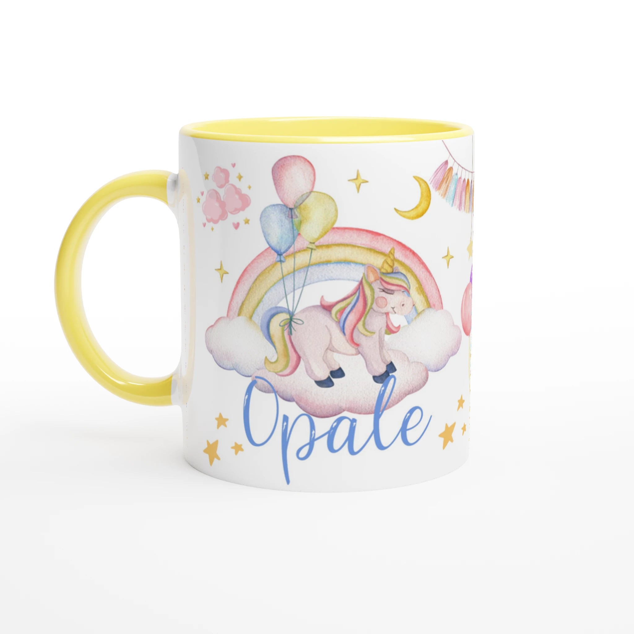 Mug personnalisé avec licorne et arc-en-ciel pastel, intérieur jaune, parfait pour un cadeau lumineux et joyeux.