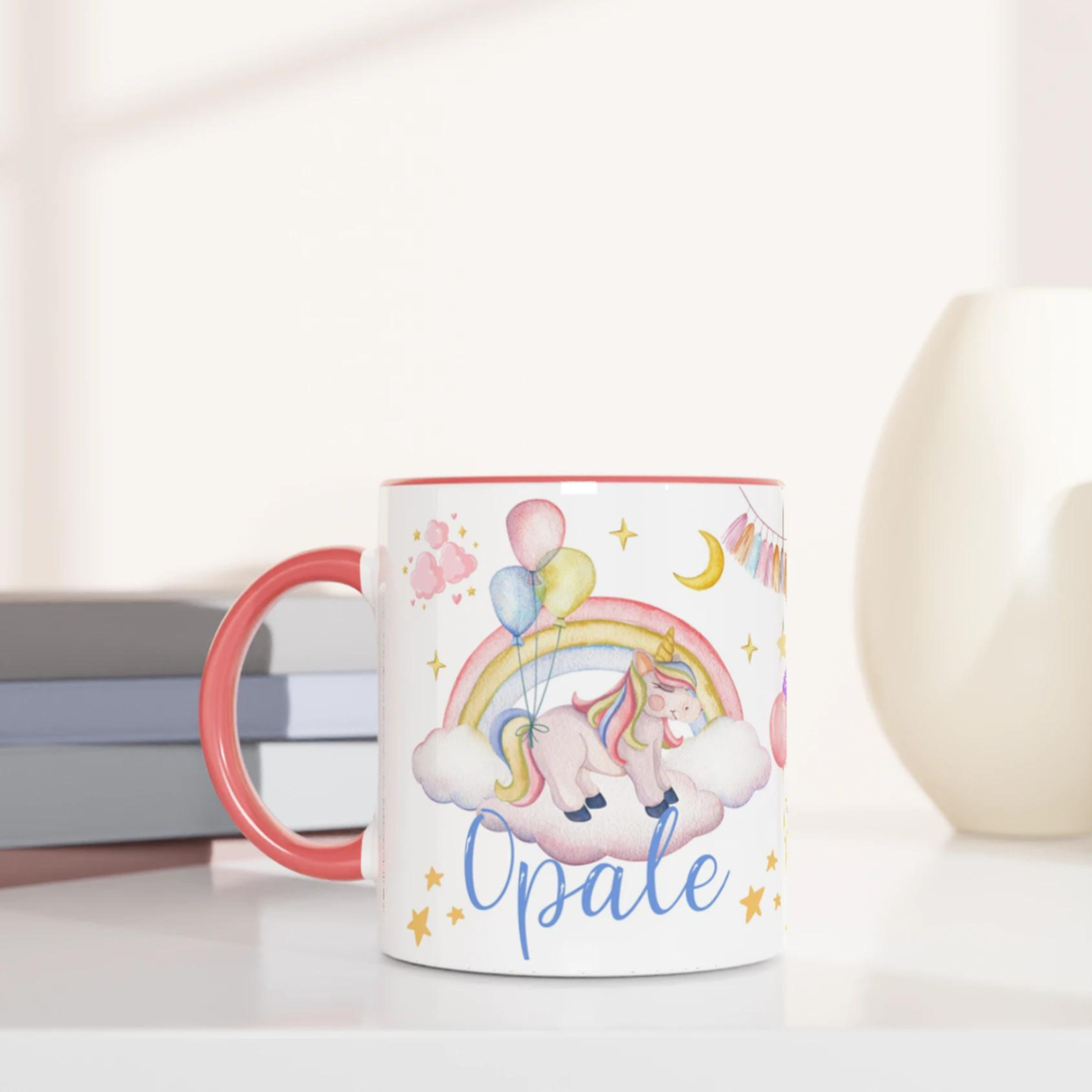Tasse personnalisée avec licorne volante et montgolfière rose, intérieur rose, idéale pour un cadeau tendre et féerique.