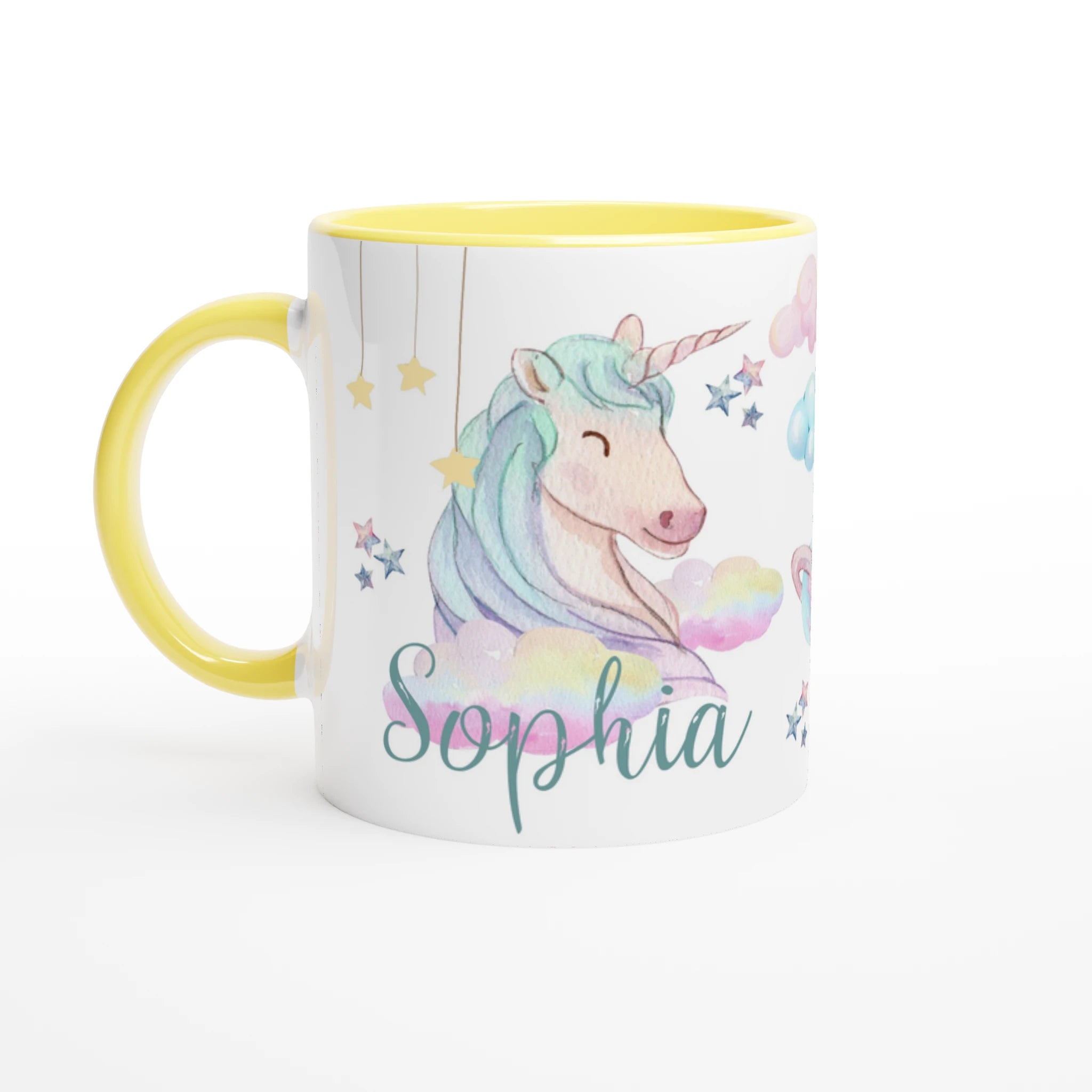Mug personnalisé avec licorne rêveuse et étoiles scintillantes, intérieur jaune, parfait pour un cadeau lumineux et enchanteur.
