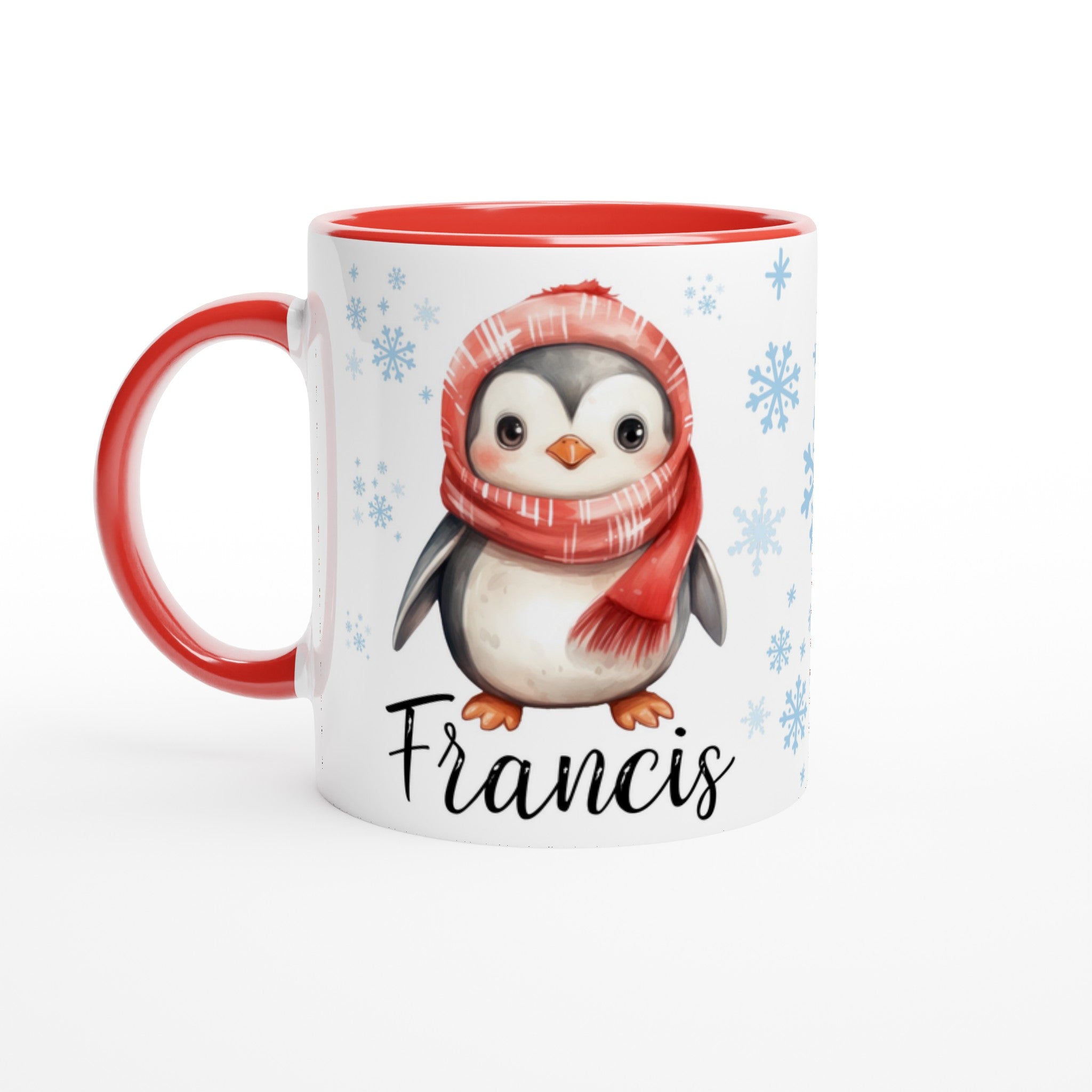 Mug personnalisé de Noël avec un mignon pingouin en écharpe rouge, intérieur rouge, idéal pour une ambiance festive et chaleureuse.