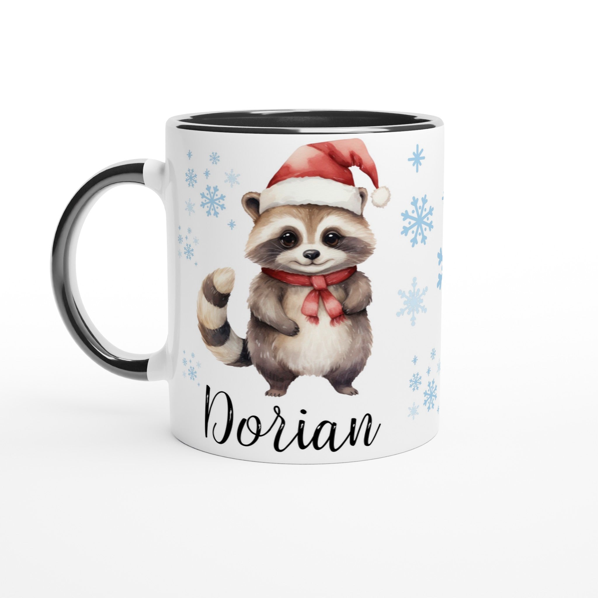 Tasse personnalisée avec un raton laveur en bonnet de Noël, intérieur noir, idéale pour une ambiance hivernale élégante.