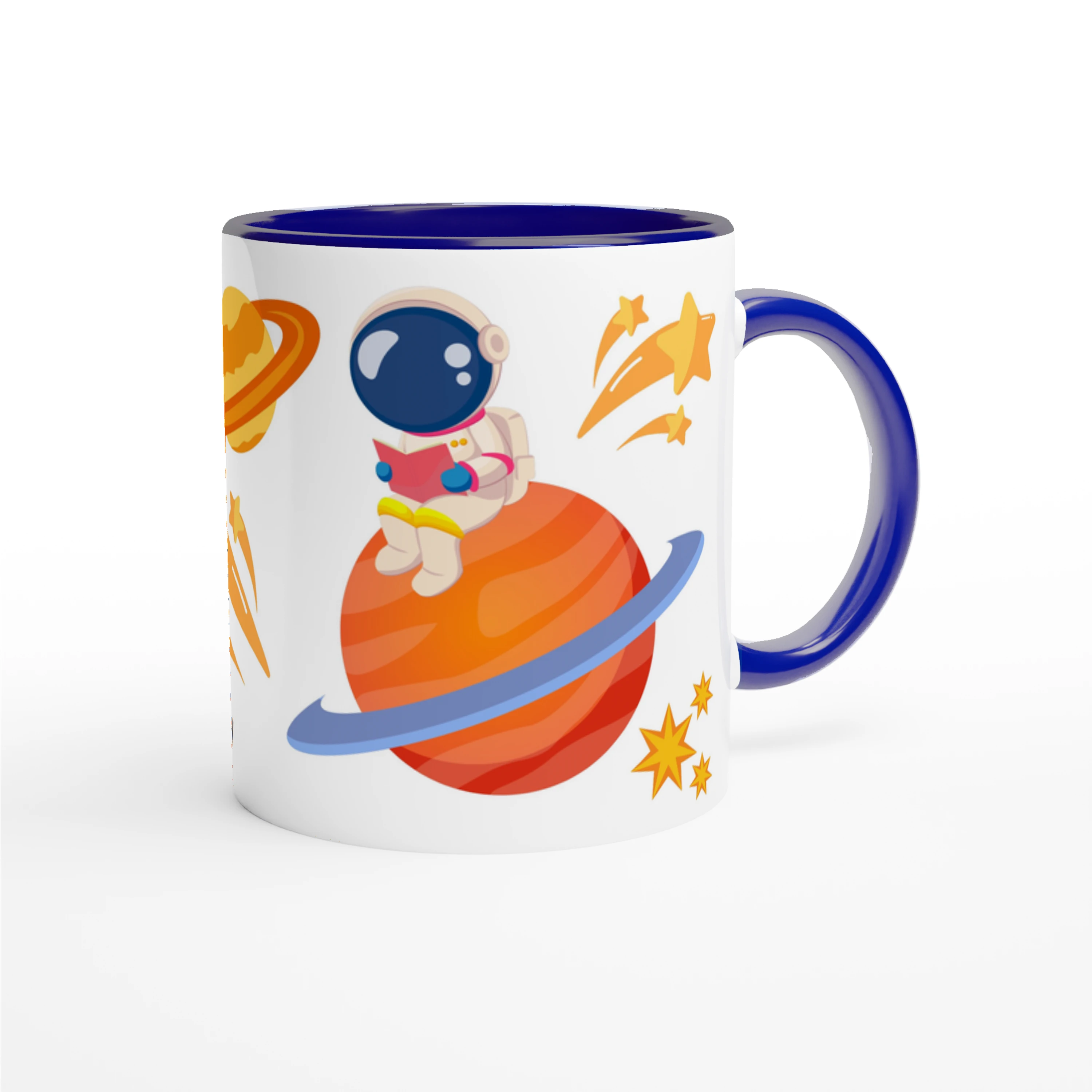 Mug personnalisé avec astronaute et planète en orbite, intérieur bleu, idéal pour un petit passionné du cosmos.