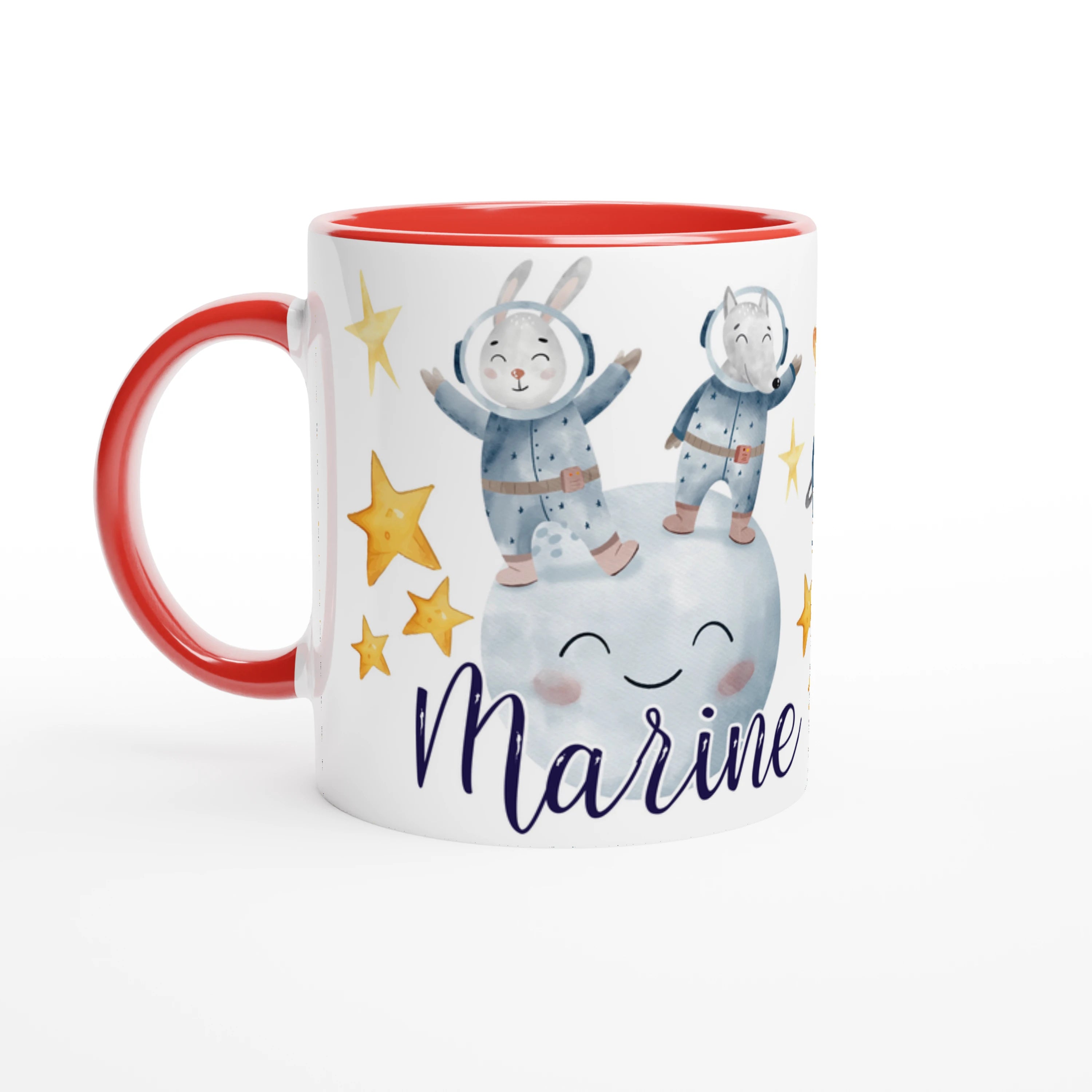 Mug personnalisé avec lapins flottant parmi les étoiles, intérieur rouge, parfait pour un cadeau dynamique et unique.
