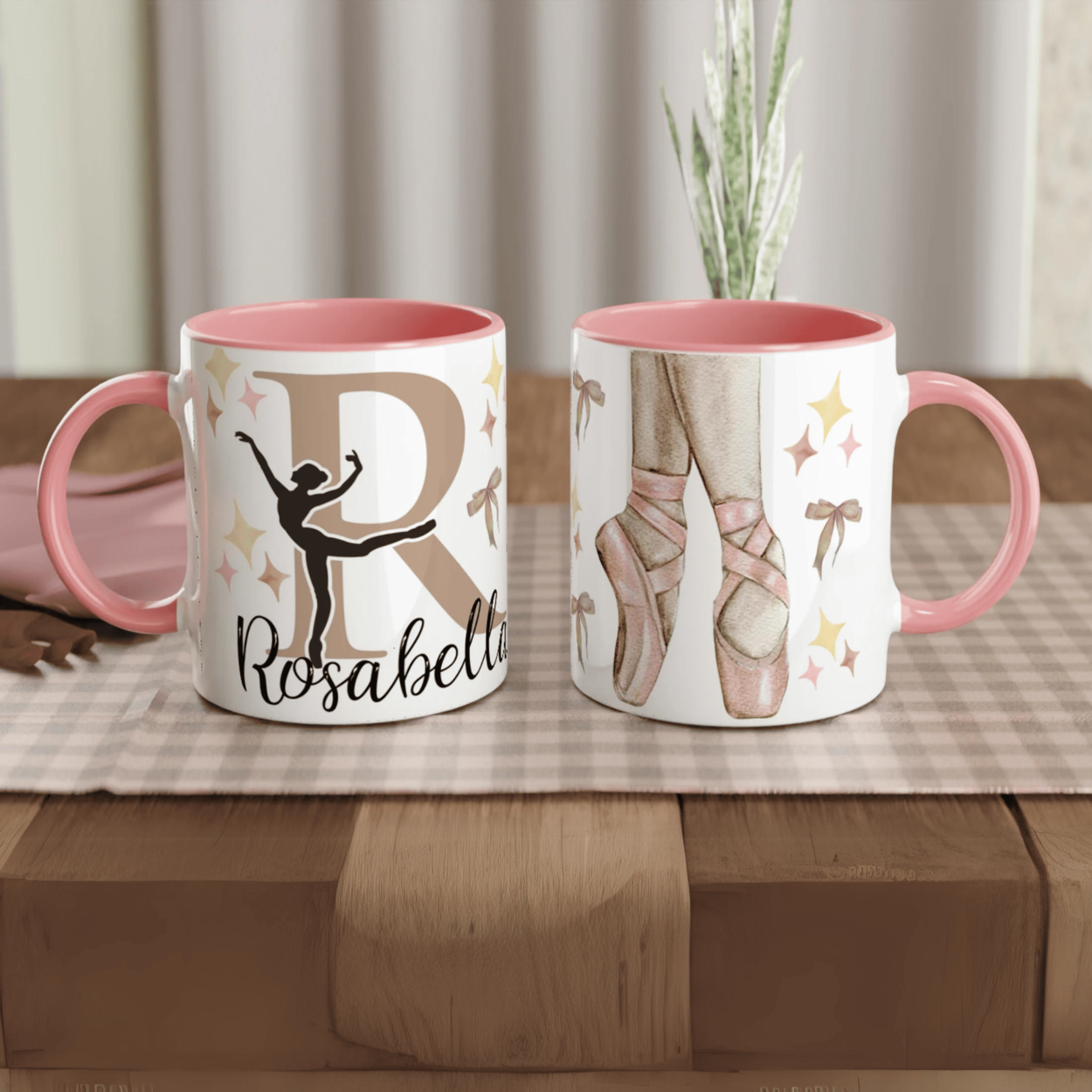 Mug personnalisé avec prénom et illustration de ballerine et pointes, intérieur rose, idéal comme cadeau pour une petite danseuse.