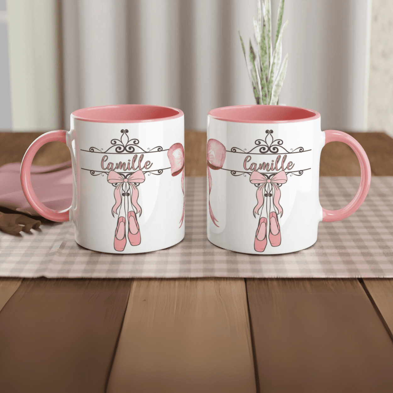 Tasse personnalisée avec prénom et motif de ballerine, intérieur rose, idéale pour un cadeau fille unique.