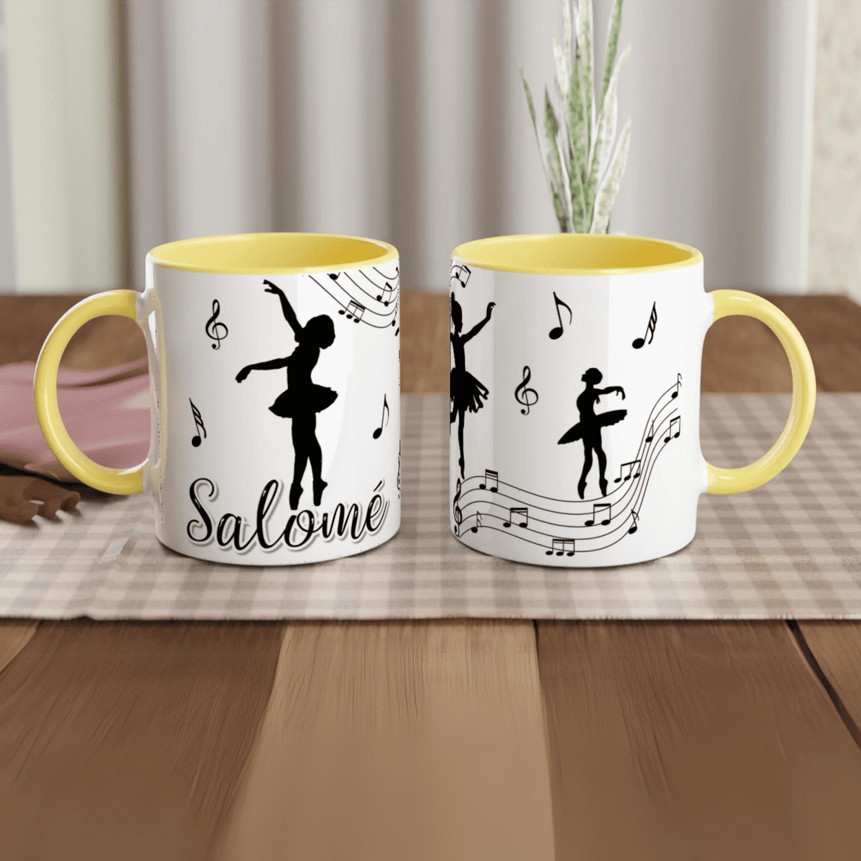 Mug prénom personnalisable avec silhouette de danseuse classique et décor musical, intérieur jaune, parfait pour une touche lumineuse et unique.