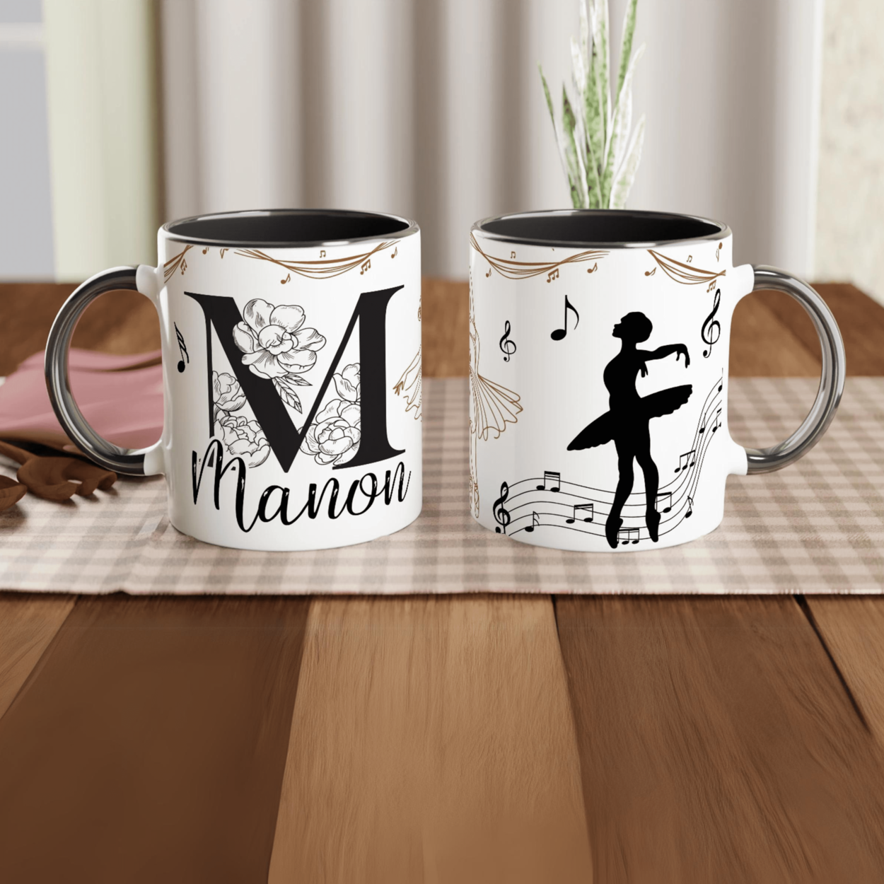 Mug prénom personnalisable avec silhouette de danseuse classique et motifs musicaux, intérieur noir, idéal pour un cadeau élégant et original.