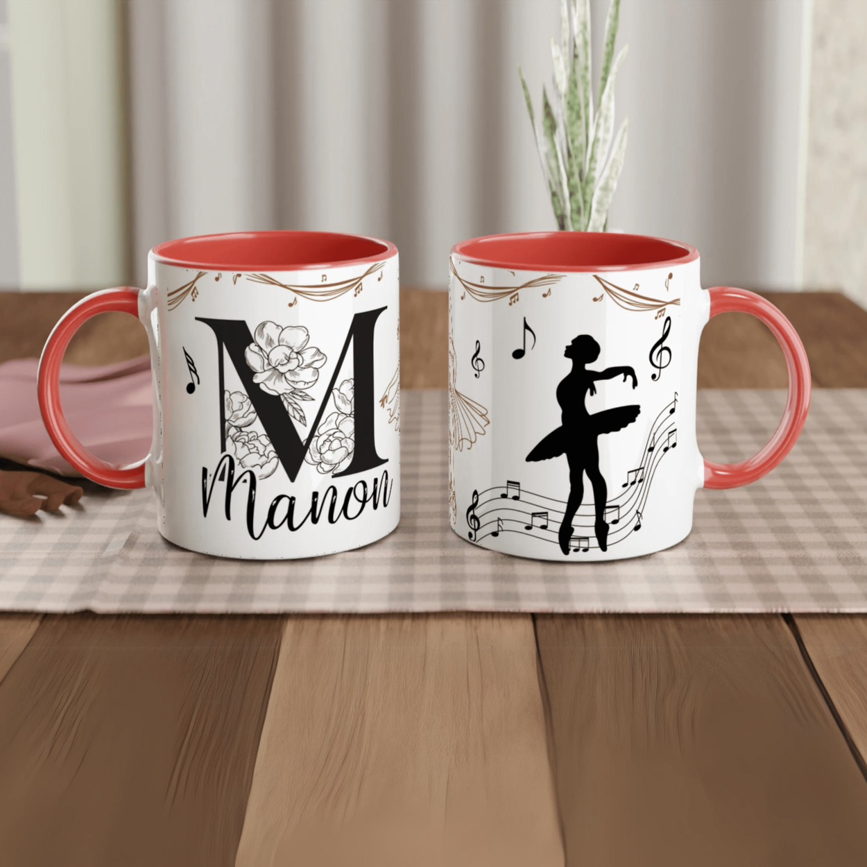 Mug personnalisable avec prénom, danseuse classique et notes de musique, intérieur rouge, parfait pour un cadeau unique pour une passionnée de ballet.