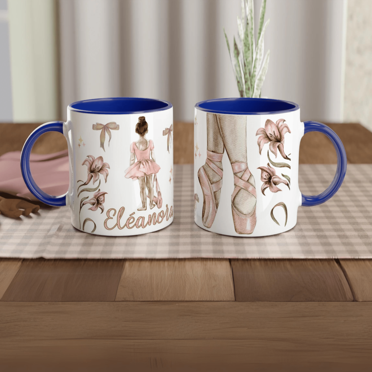 Mug personnalisé avec prénom, design danseuse et fleurs, intérieur bleu, idéal pour un cadeau unique pour enfant.