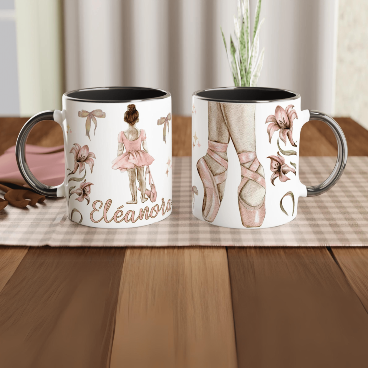 Mug prénom personnalisable avec illustration de danseuse et motifs floraux, intérieur noir, parfait pour un cadeau danseuse classique
