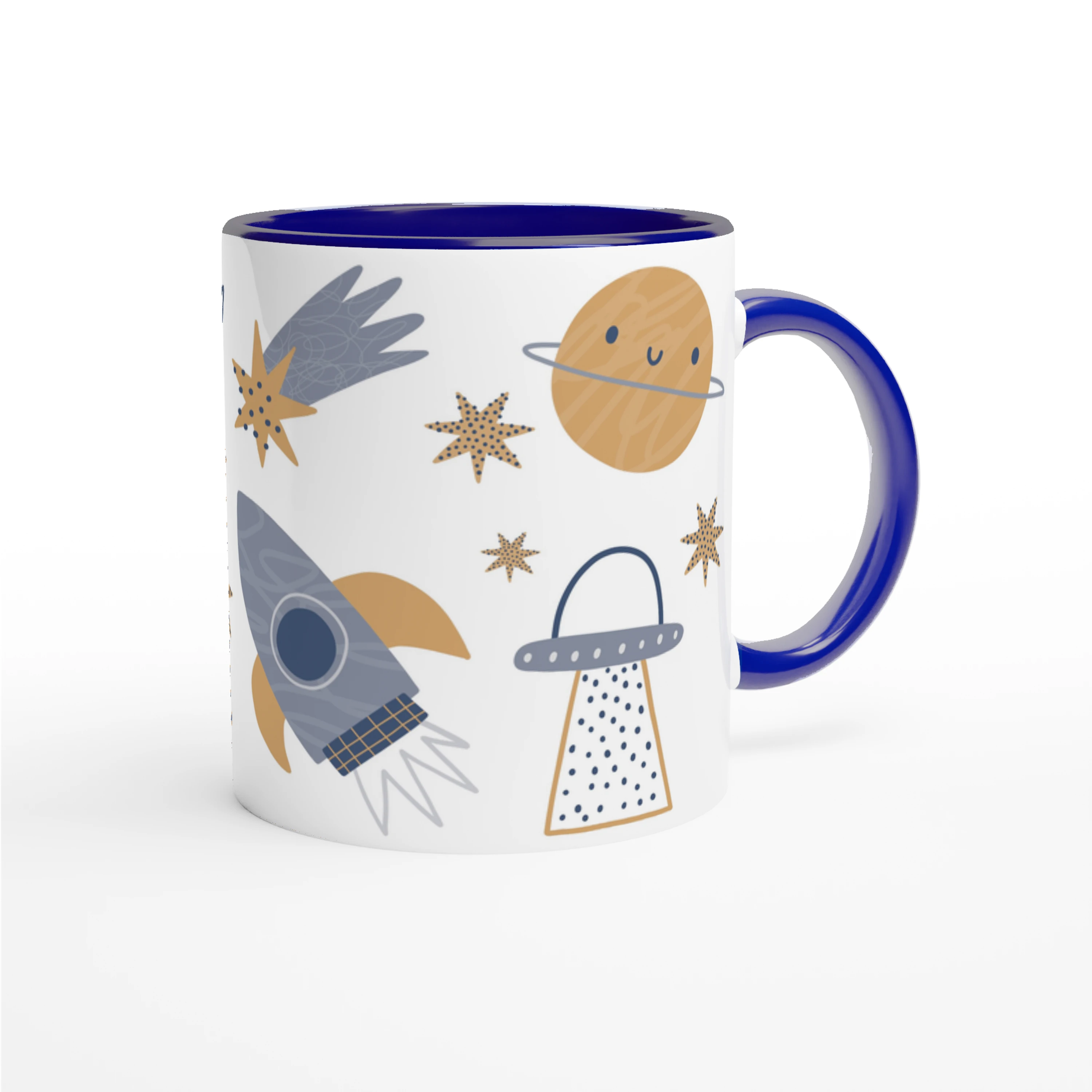 Mug personnalisé avec fusée et Saturne souriant, intérieur bleu, idéal pour un petit passionné du cosmos.