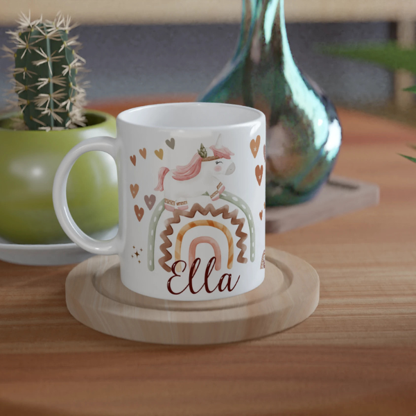 Mug personnalisé tout blanc avec licorne bohème et arc-en-ciel pastel, idéal pour un cadeau doux et féerique.