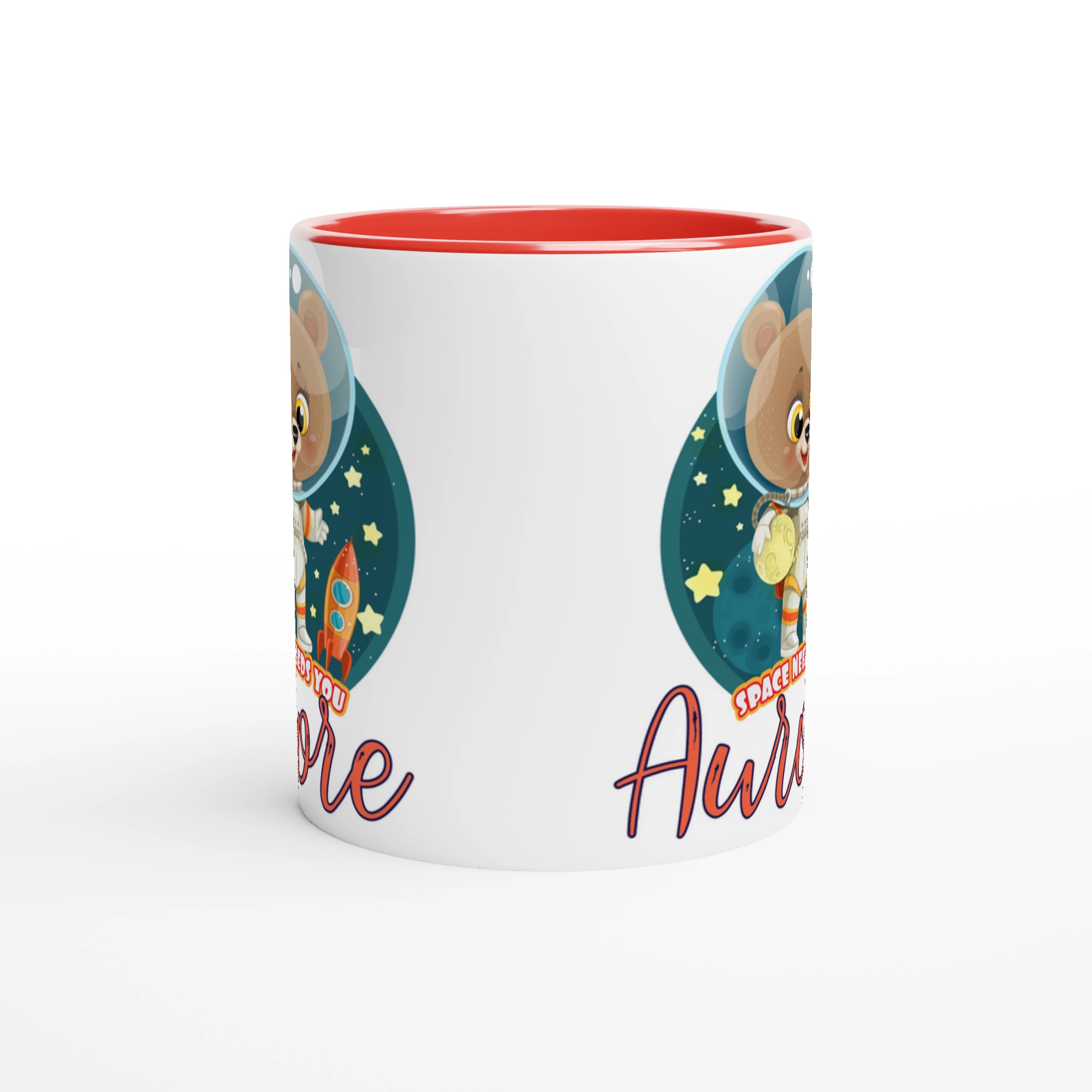 Mug personnalisé avec ourson astronaute et planète dorée, intérieur rouge, parfait pour un cadeau dynamique et unique.