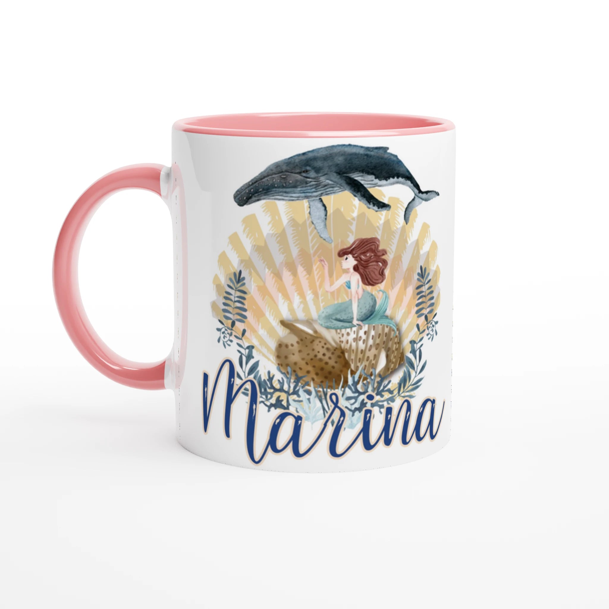 Mug prénom personnalisé avec illustration de sirène et coquillage, intérieur rose, parfait pour un cadeau fille élégant et unique.