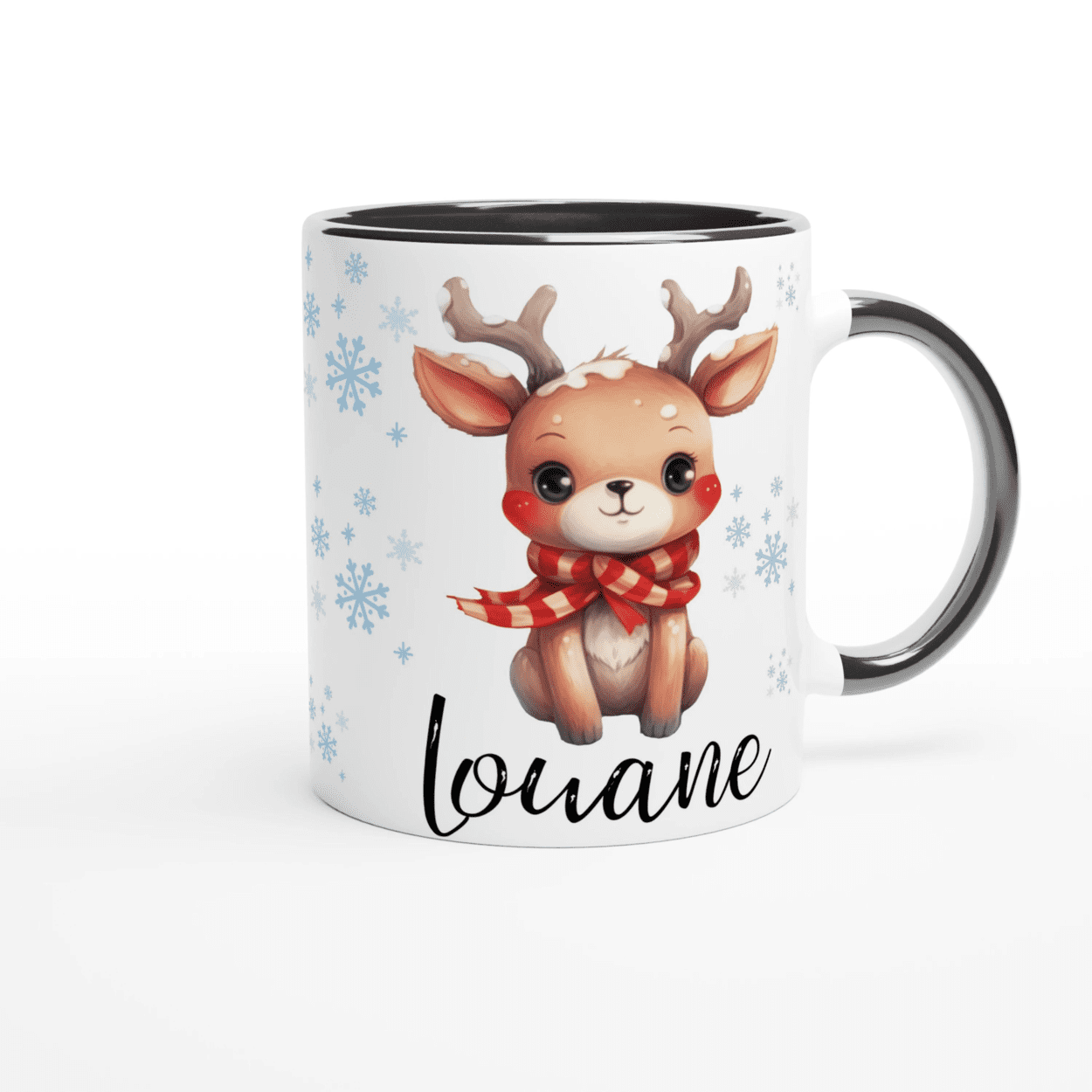 Mug prénom personnalisé avec renne, intérieur noir, idéal pour Noël et la déco hivernale.