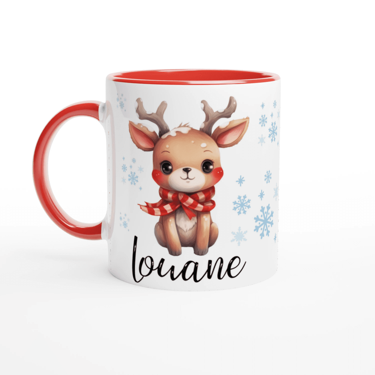 Mug personnalisé enfant avec renne et prénom, intérieur rouge, parfait pour un cadeau de Noël.