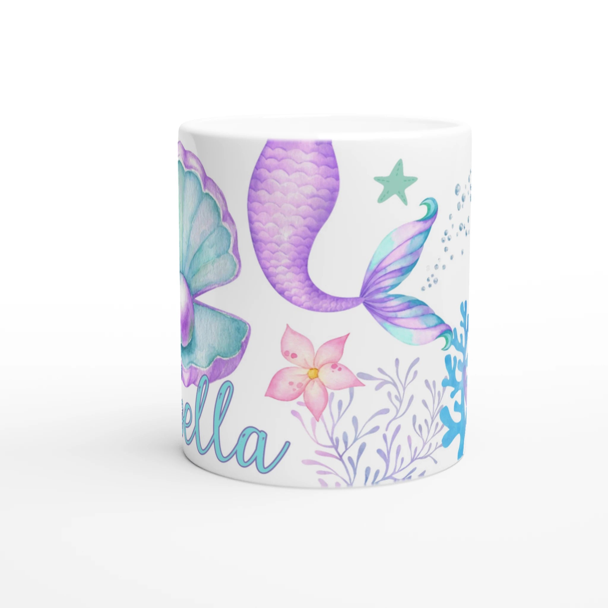 Tasse personnalisée toute blanche avec illustration de sirène, coquillage et décor marin au style bohème chic, idéal comme cadeau unique.