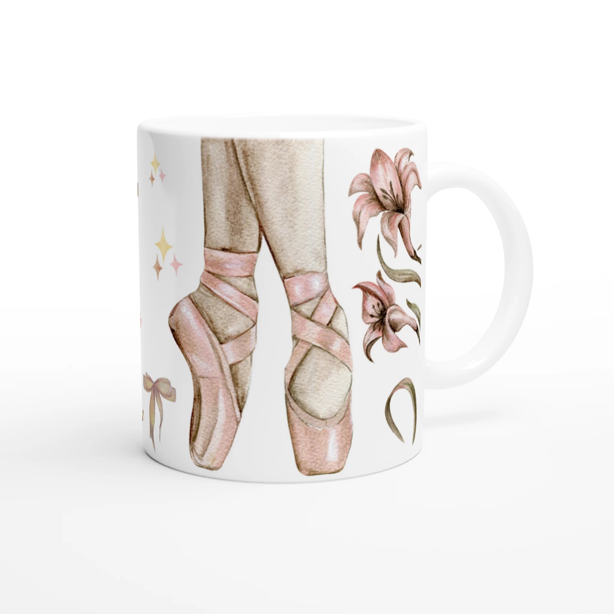 Mug personnalisable tout blanc avec prénom, illustration de ballerine, pointes et fleurs, parfait pour un cadeau unique pour une petite danseuse.