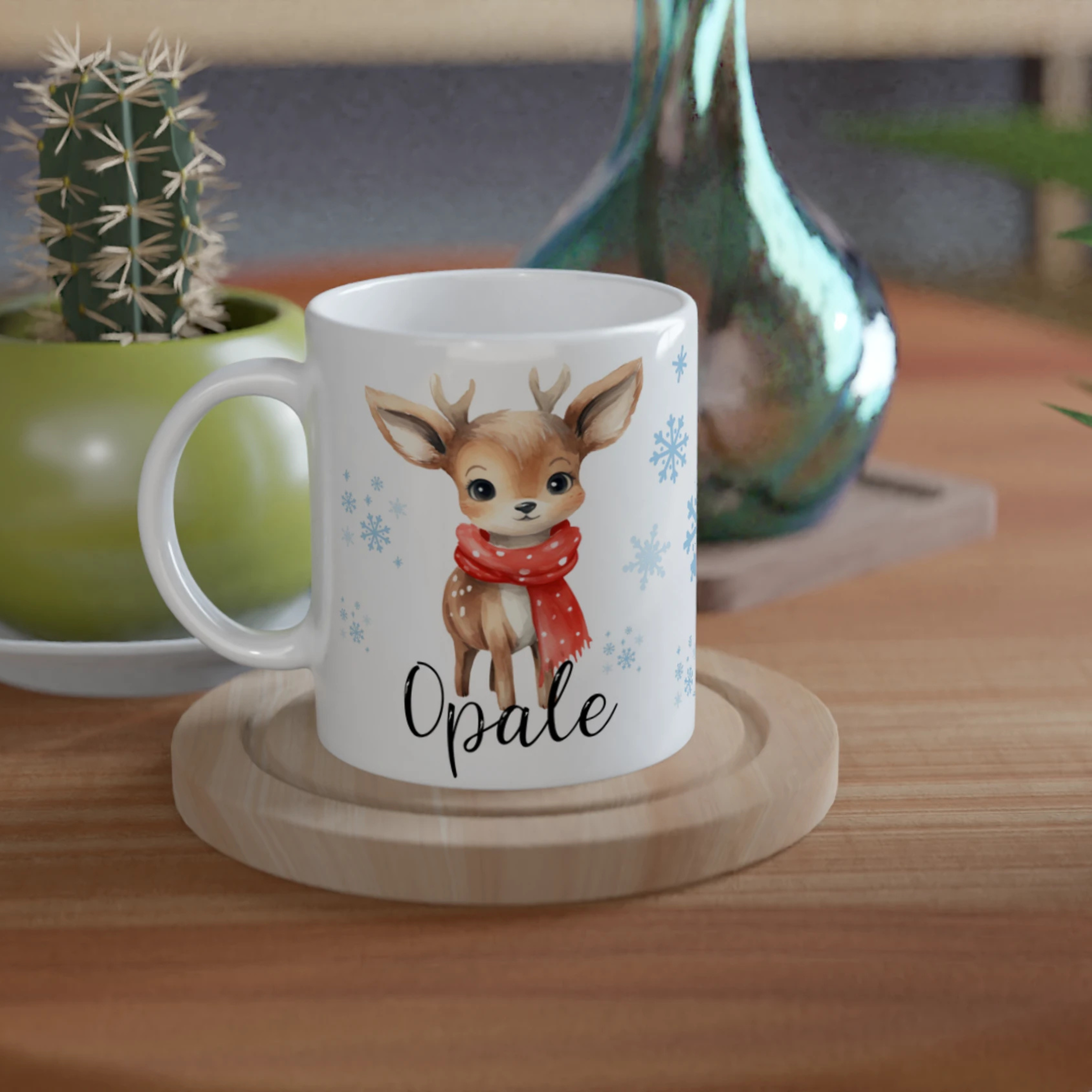 Mug personnalisé enfant avec renne et prénom, fond blanc, parfait pour Noël et l’hiver.