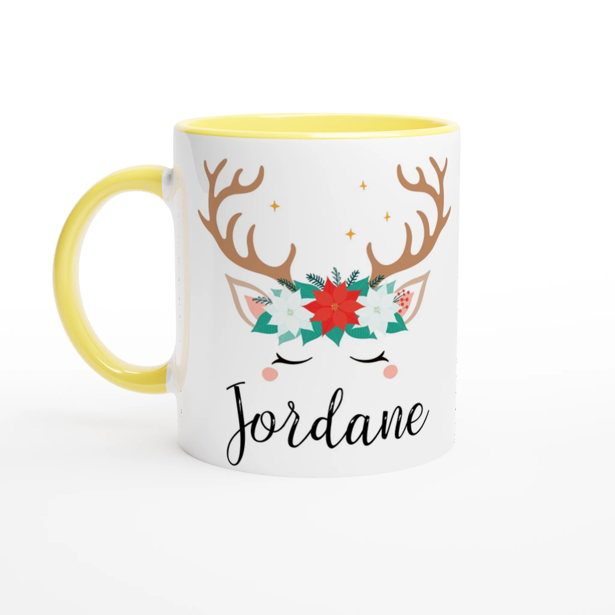 Mug blanc illustré d’un renne aux yeux fermés et couronne florale, anse jaune et intérieur jaune