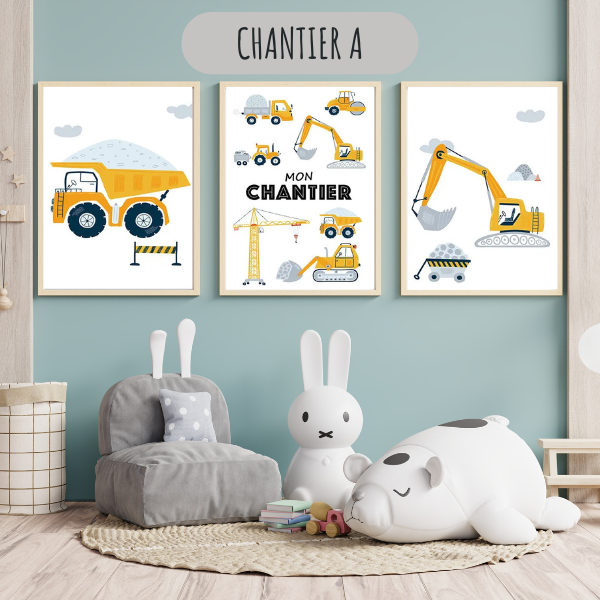 Trio d’affiches personnalisées sur le thème chantier et engins pour chambre d’enfant, avec un camion-benne et une pelleteuse.