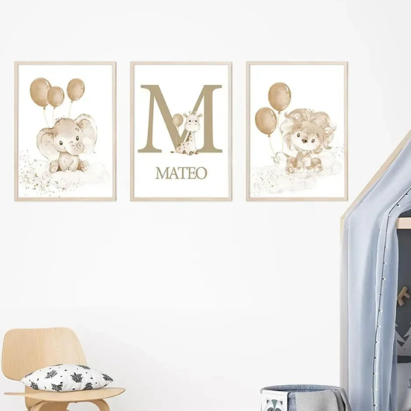 Poster personnalisé safari beige avec prénom, éléphant, girafe, lion et ballons pour chambre enfant