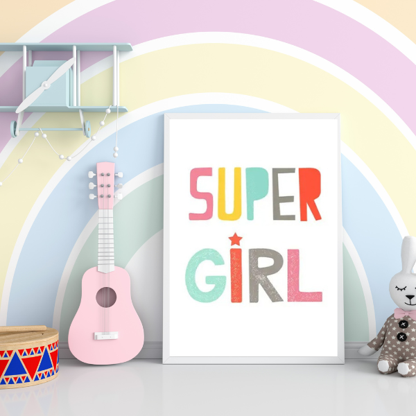 Affiche murale "Super Girl" colorée, parfaite pour une chambre de petite fille.