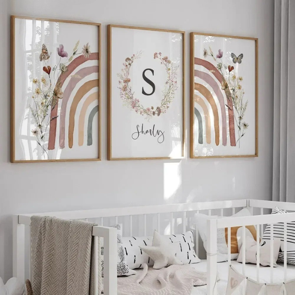 Lot de posters arc-en-ciel rose terracotta avec détails floraux pour une ambiance bohème chic dans une chambre enfant