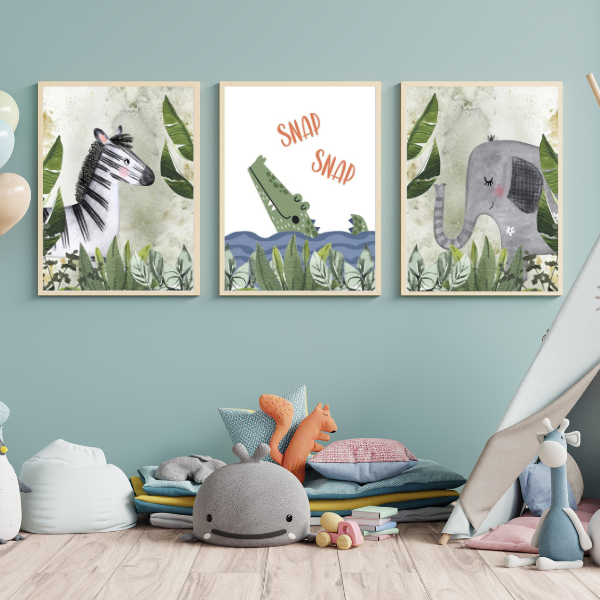 Lot de trois affiches murales avec un zèbre, un éléphant et un crocodile, parfait pour une déco de chambre bébé jungle.