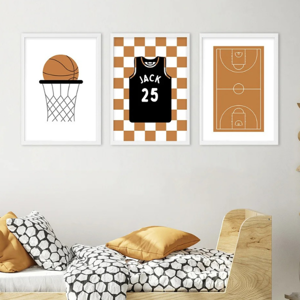 Set de trois affiches sur le thème du basketball pour chambre garçon, avec ballon, maillot personnalisé et terrain