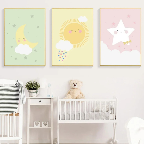 Set d'affiches avec illustrations minimalistes lune, soleil et étoile, parfait pour une chambre bébé mixte.