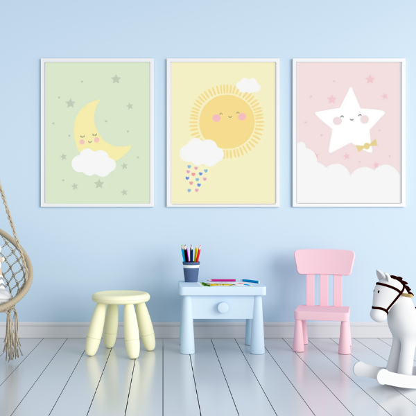 Trio d’affiches lune, soleil et étoile pour une décoration murale moderne et colorée.