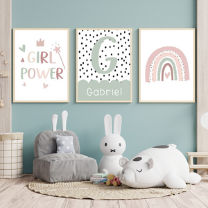 Set de trois affiches personnalisées pour chambre enfant avec arc-en-ciel vert sauge, décoration murale douce et moderne sur toile coton