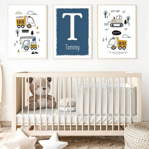 Ensemble de trois affiches personnalisées sur le thème chantier avec le prénom "Tommy", parfaites pour une déco de chambre d'enfant.
